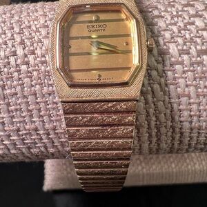 Vintage Seiko Gold-Tone Quartz Timepiece for Wrist Size <6.5 Inches